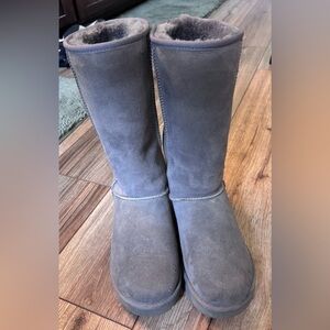 Women’s Ugg Boots Size 9